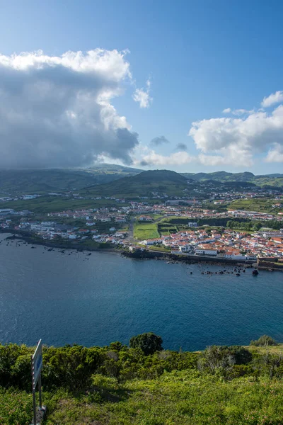 Azores takımadalarında yürüyün. Faial Adası 'nın keşfi, Azores. Portekiz, Horta