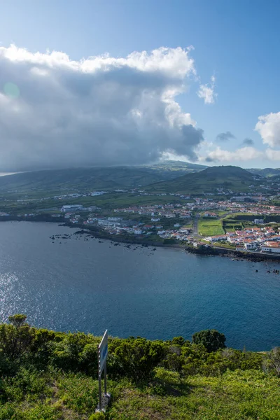 Azores takımadalarında yürüyün. Faial Adası 'nın keşfi, Azores. Portekiz, Horta