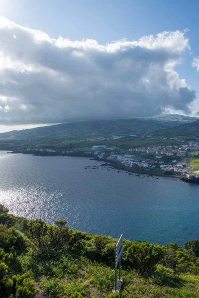 Azores takımadalarında yürüyün. Faial Adası 'nın keşfi, Azores. Portekiz, Horta