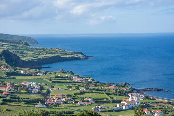 Azores takımadalarında yürüyün. Faial Adası 'nın keşfi, Azores. Portekiz, Horta