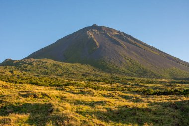 Azores takımadalarında yürüyün. Pico adasının keşfi, Azores. Portekiz. Madalena