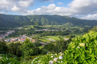 Azores takımadalarında yürüyün. Azores, Sao Miguel adasının keşfi. Portekiz. Fırınlar