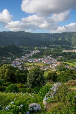 Azores takımadalarında yürüyün. Azores, Sao Miguel adasının keşfi. Portekiz. Fırınlar