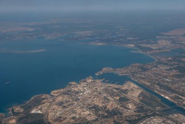 Lizbon üzerinde uçakla. Yazın Portekiz