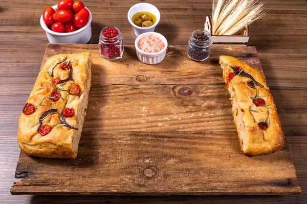 Traditional Italian Focaccia Cherry Tomatoes Black Olives Rosemary — Stock Photo, Image