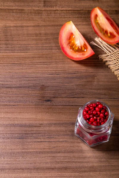 Granos Pimiento Rojo Con Tomates Cherry — Foto de Stock
