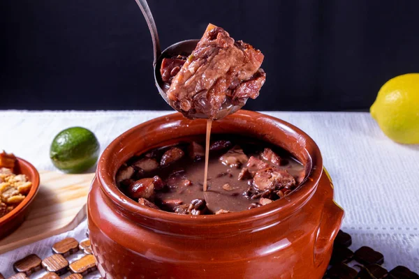 Feijoada, Brezilya mutfağı geleneği..