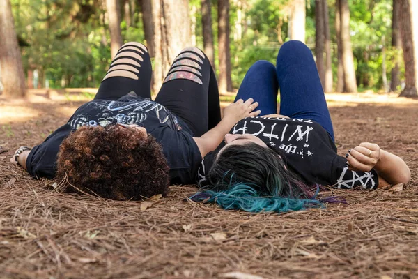 Lesbiche Fidanzate Coppia Una Bella Giornata Sole Nel Parco — Foto Stock