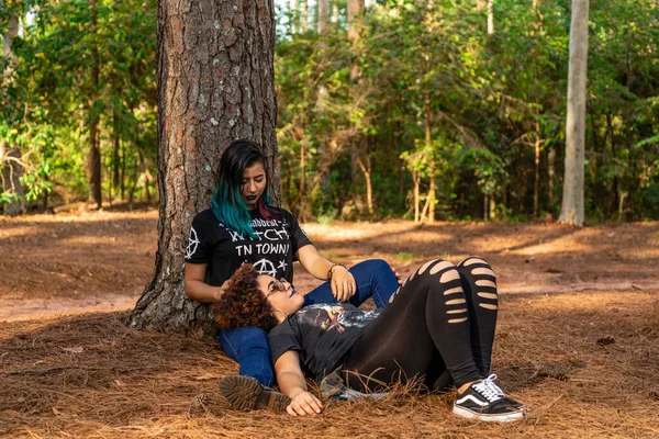 Lesbiche Fidanzate Coppia Una Bella Giornata Sole Nel Parco — Foto Stock