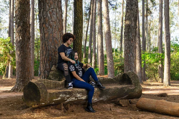 Lesbiche Fidanzate Coppia Una Bella Giornata Sole Nel Parco — Foto Stock