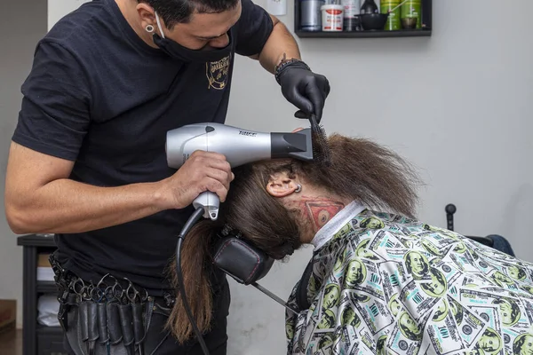 Homme Séchant Barbe Coiffeur — Photo