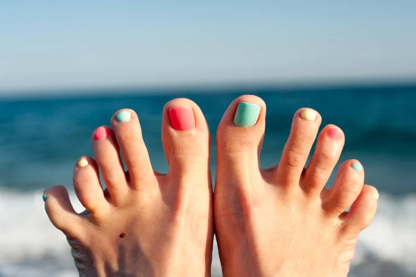 Funny Woman Feet Multi Colored Pedicure Summer Beach Background Vibrant — Stock Photo, Image