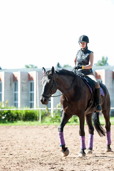 Adolescente Equestre Cavalgando Lugar Escola Equitação Kleisti Latvia Riga Verão — Fotografia de Stock