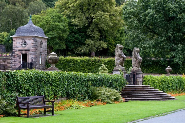 Pollok Country Park, Glasgow, Scotlan güzel yeşil bahçeler