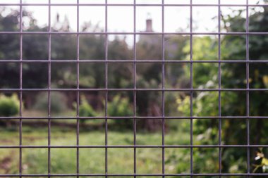 Gerçekçi ve şeffaf zincir çit arkaplanı.