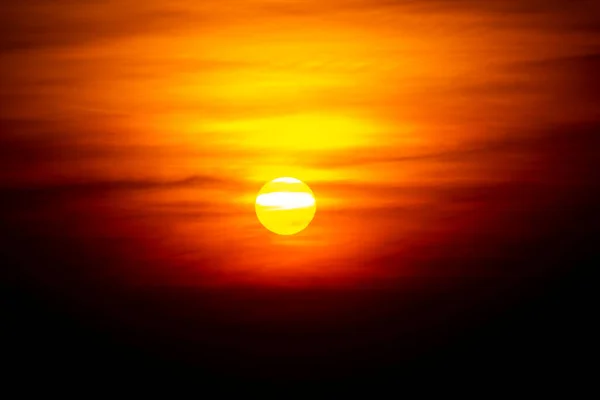 Widok Dramatycznego Wieczoru Zachodem Słońca — Zdjęcie stockowe
