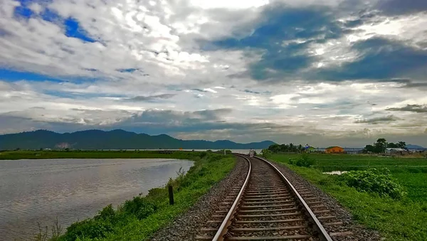 Una Vista Vía Del Tren Con Hermoso Cielo Azul —  Fotos de Stock