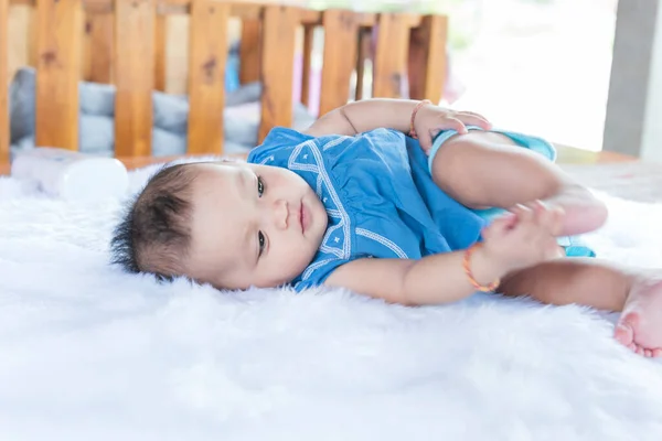 Retrato Hermoso Recién Nacido Sobre Blanco — Foto de Stock