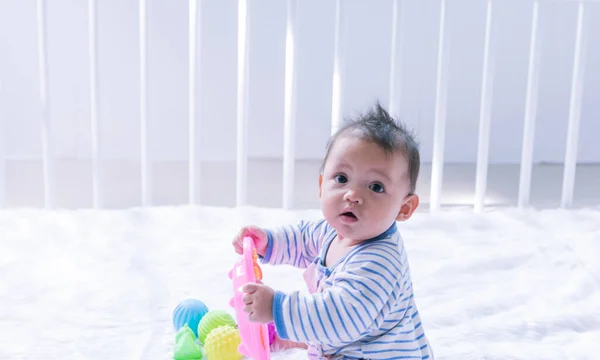 Niños Niños Pequeños Niñas Juegan Juguetes Casa Jardín Infantes Guardería —  Fotos de Stock