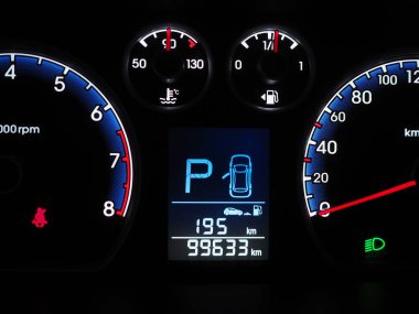 Araçtaki panel hız göstergesi