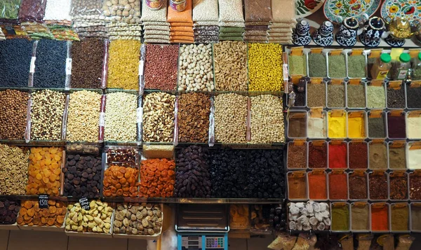 Прилавок Орехами Сухофруктами Рынке — стоковое фото