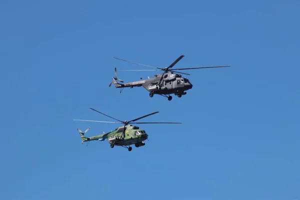 Военные Вертолеты Небе — стоковое фото