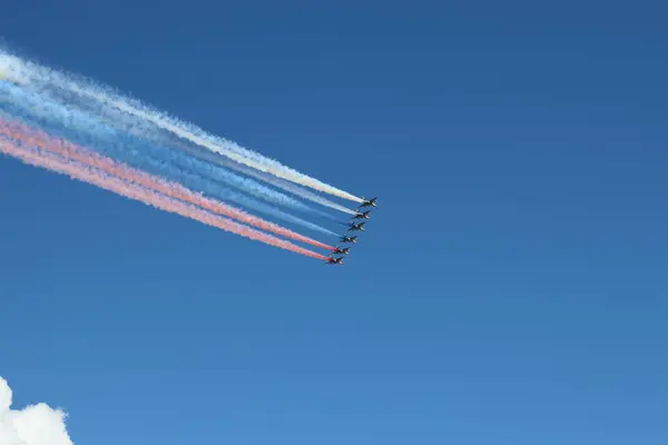 Военные Самолеты Небе Тянут Флаг России — стоковое фото