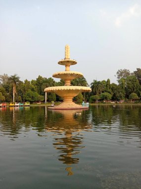  Udaipur Rajasthan 'da göl ve park