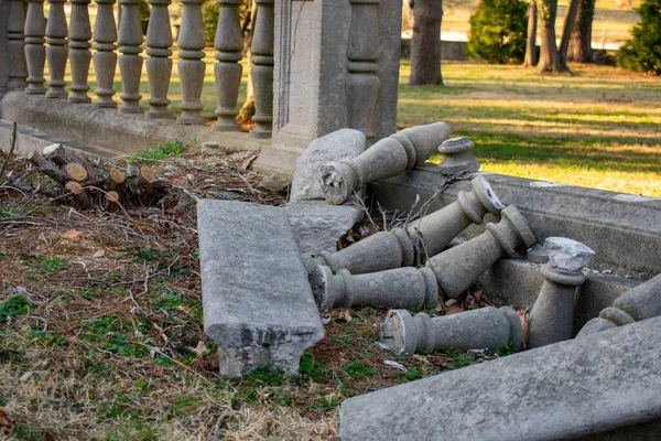 An Ornate and Detailed Borken Concrete Fence Laying in the Grass at Elkins Estate — Stock Image Ornate Detailed Borken Concrete Fence Laying Grass Elkins Estate Stock Photo