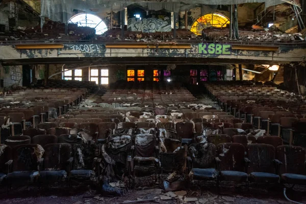 ニュージャージー州ニューアークの放棄されたプロクター宮殿の劇場 — ストック写真