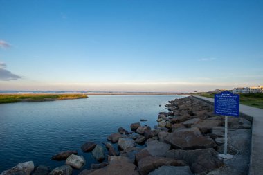 New Jersey 'deki Kuzey Wildwood Deniz Duvarı' nın Güzel Okyanus ve Gökyüzü Manzarası