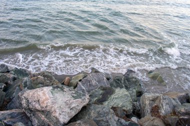Okyanus ve Kayaların birleştiği yer Kuzey Wildwood Deniz Duvarı, New Jersey