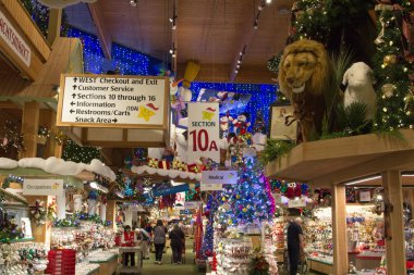 Frankenmuth, Michigan, Amerika Birleşik Devletleri - 9 Ekim 2018: İç Bronner'ın Noel harikalar Frankenmuth Bronner's dünyanın en büyük Noel deposu ile yıllık 2 milyon ziyaretçi olarak faturaları kendisi