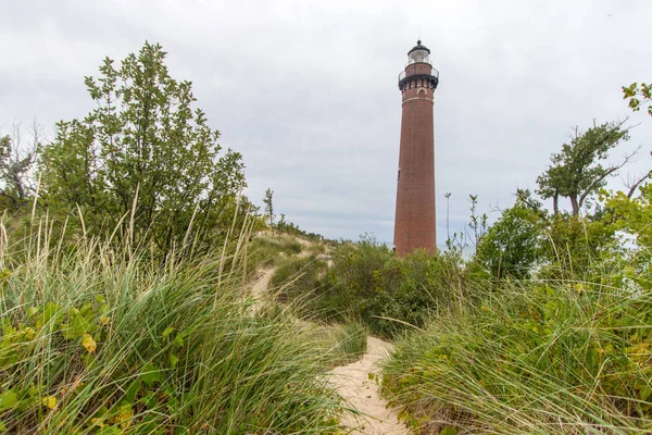 Michigan Vuurtoren Achtergrond Slingerend Pad Door Duinen Aan Kust Van — Stockfoto