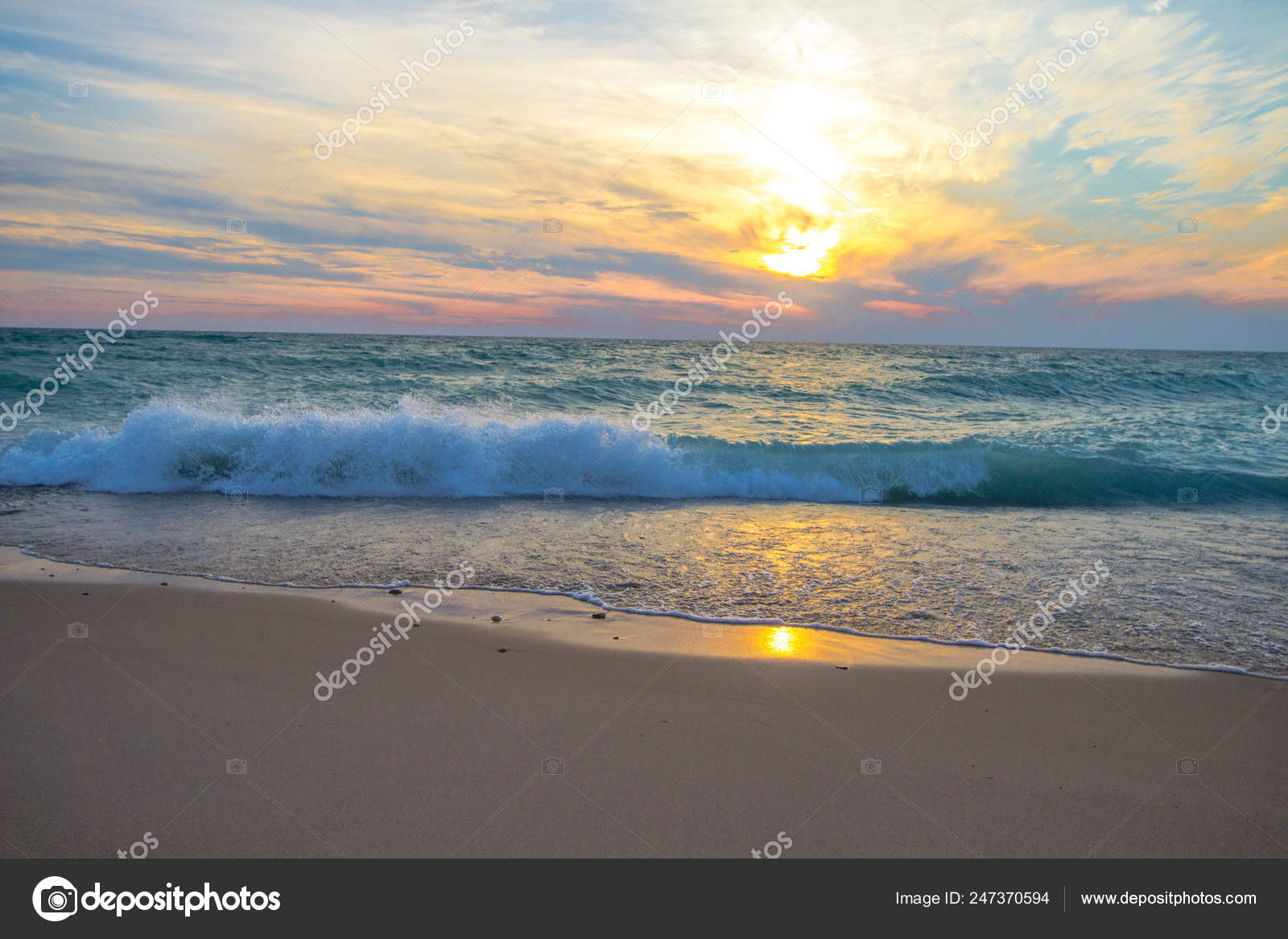 Imágenes de Sunrise beach sleep libres de derechos | DepositPhotos, image size:1600x1167