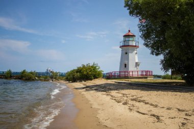 Cheboygan Michigan Plajı. Deniz feneri Cheboygan, Michigan Şehir kıyısında sahilde Huron sahilinde Gölü.
