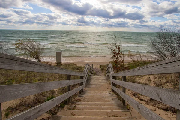 Sahile Ahşap Merdivenler Uzun Ahşap Merdiven Michigan Gölü Nün Michigan — Stok fotoğraf
