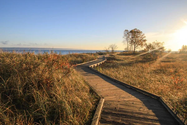 Sunny Beach Boardwalk Sentiero Sinuoso Lungo Costa Del Lago Superiore — Foto Stock