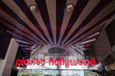 Las Vegas, Nevada, Abd - 6 Mayıs 2019: Planet Hollywood Casino ve Resort'un Dış girişi Las Vegas'taki şeritte. Planet Hollywood 2500'den fazla odaya sahiptir ve üç dönümlük bir kumarhaneye sahiptir.