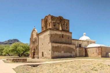 Tumacacori misyonu. Arizona Ispanyol tarzı Tumacacori misyonu dış. Tarihi bina şimdi Tumacacori Ulusal tarihi Parkı 'nın merkezinde yer almaktadır. Bu özel mülkiyet değil ve Federal Parklands üzerinde yer almaktadır. 
