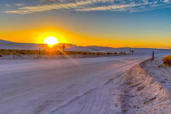 Desert Road Trip Bellissimo Tramonto Nel Deserto Con Strada Rurale — Foto Stock