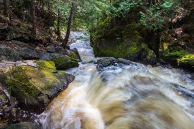 Long Slide Falls 'da. Niagara, Wisconsin 'de Güzel Uzun Slayt Şelaleleri.
