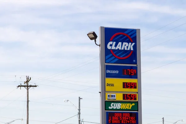 Saginaw Michigan Usa June 2020 Clark Gas Station Advertised Price — Stock Photo, Image
