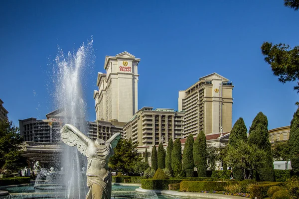 ラスベガス ネバダ州 2020年2月20日 シーザーズパレスカジノの外観と彫像や噴水とリゾート 当ホテルは世界最大級のホテルで ラスベガス ストリップに位置しています — ストック写真