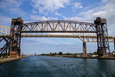 Sault Ste Marie, Michigan, ABD ile Kanada 'nın Ontario eyaleti arasındaki sınırdaki Uluslararası Köprü.