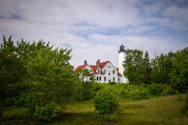 Punt Iroquois Vuurtoren Point Iroquois Lighthouse Ligt Aan Kust Van — Stockfoto