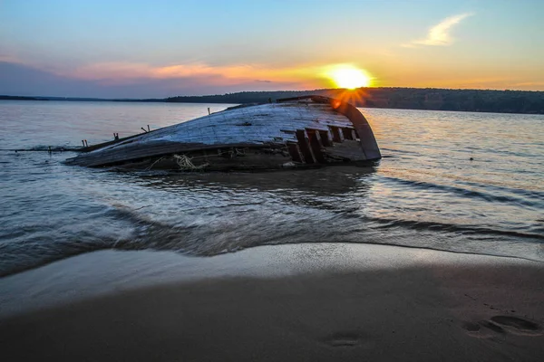 Michigan Beach Sunrise Lago Superior Nascer Sol Horizonte Com Naufrágio — Fotografia de Stock