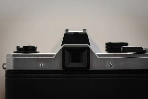 Zadní Hledáček Kompaktního Fotoaparátu Částečně Oříznutém Pohledu Tělo Fotoaparátu Šedém — Stock fotografie