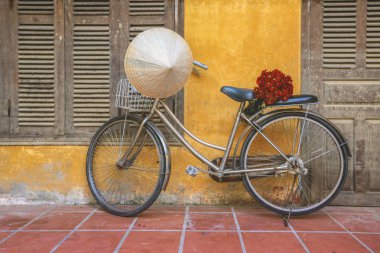 Bisiklet Park yakınındaki duvara Hoi an, Vietnam sarı.