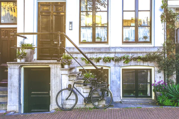 Kerékpáros Park Előtt Lépcsők Bejárati Ajtók Hagyomány Épület Amszterdam Hollandia — Stock Fotó
